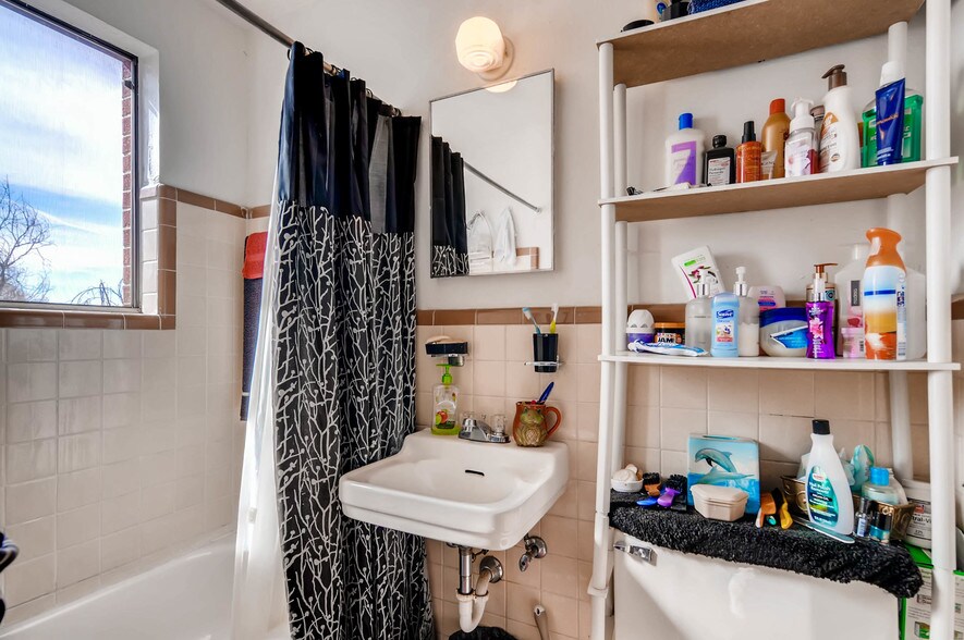 More Photos Of 1695 Clinton St, Aurora Apartments For Sale
