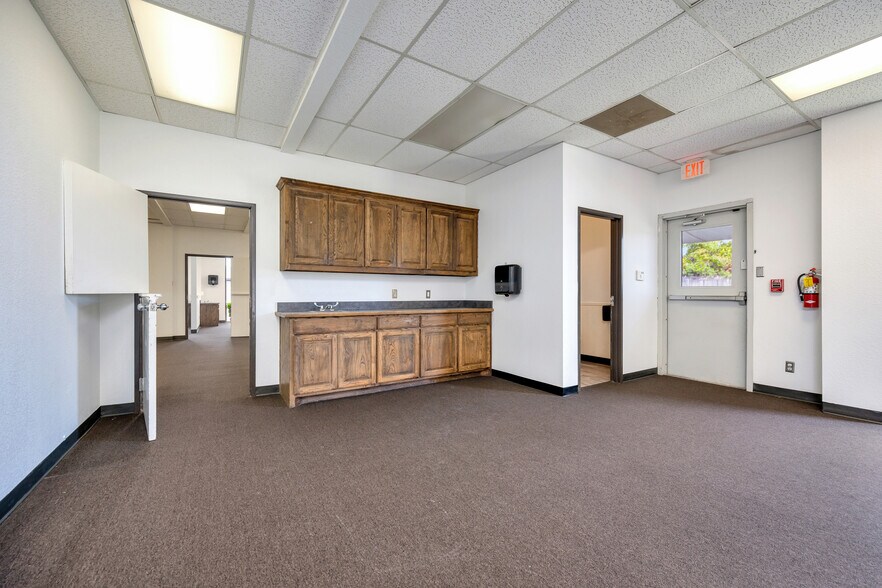 More Photos Of 132 El Chico Trl, Willow Park Medical For Sale