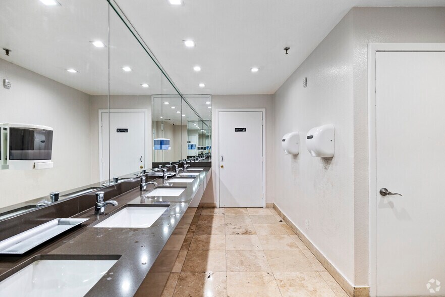 More Photos Of 2500 NW 79th Ave, Doral Office For Lease