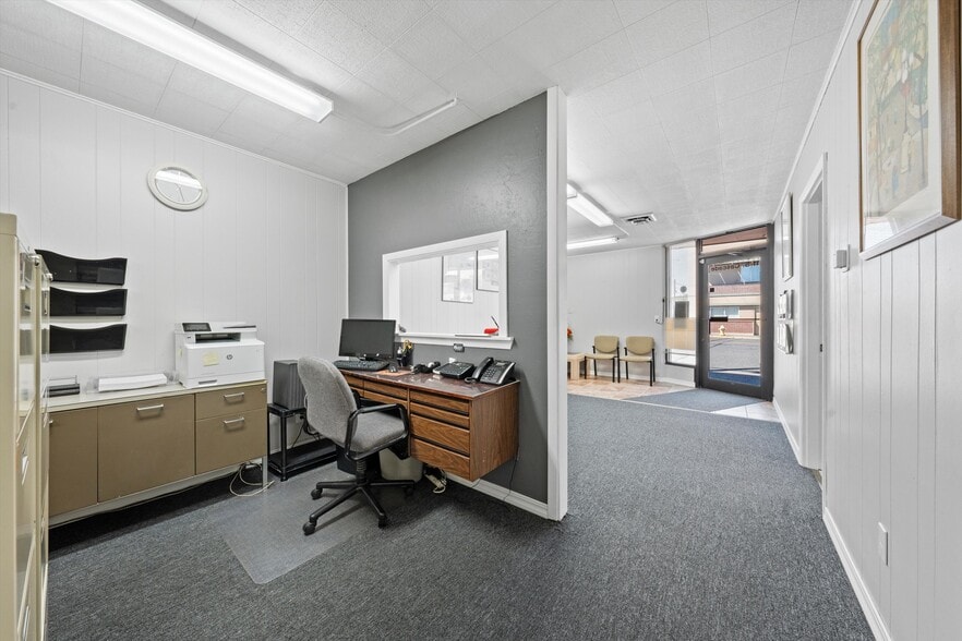 More Photos Of 11 S Cascade St, Kennewick Office For Sale
