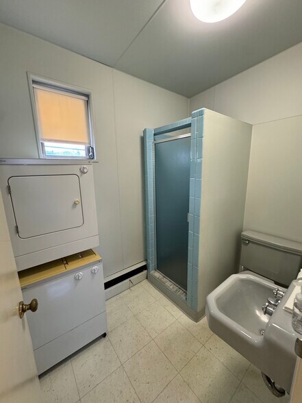 More Photos Of 937 Joyce Kilmer Ave, New Brunswick Auto Repair For Sale