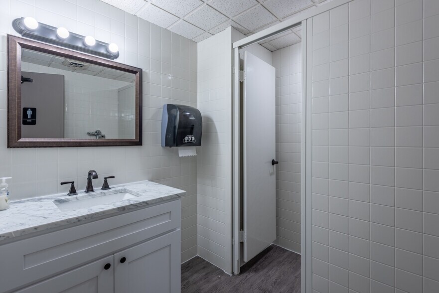 More Photos Of 7420 Unity Ave, Brooklyn Park Office For Sale