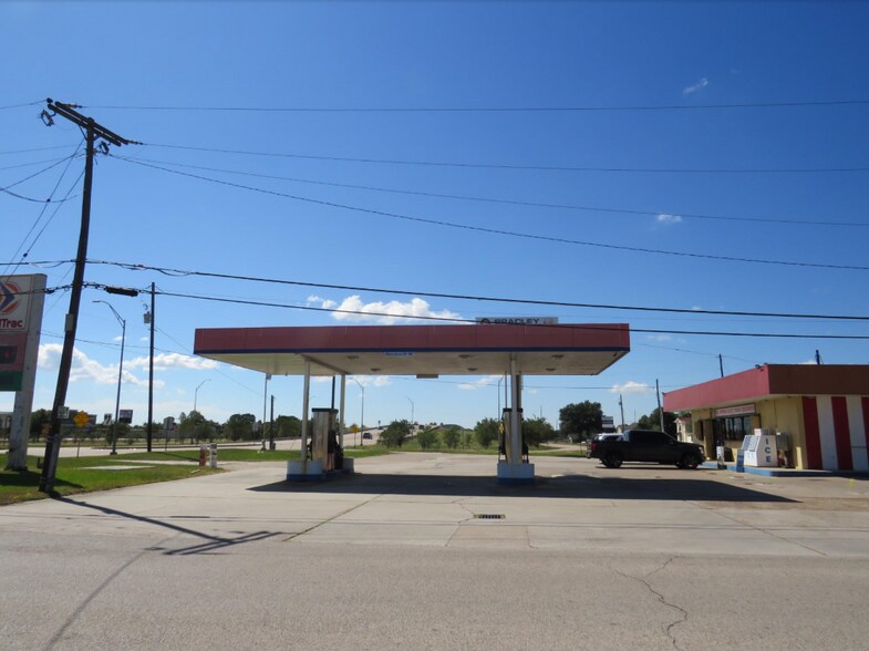 More Photos Of 3002 Nall St, Port Neches General Retail For Sale