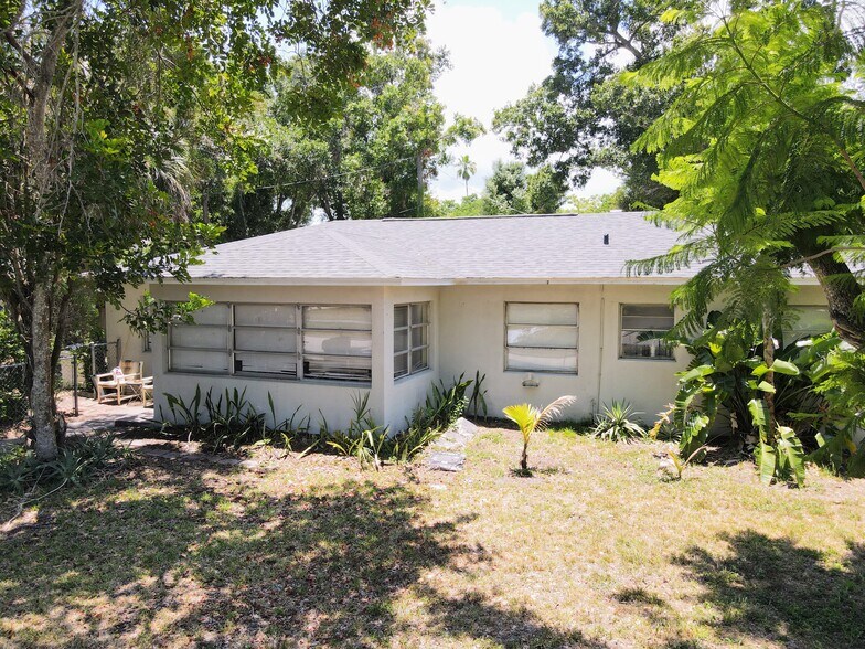 More Photos Of 1865 18th Ave, Vero Beach Multifamily For Sale