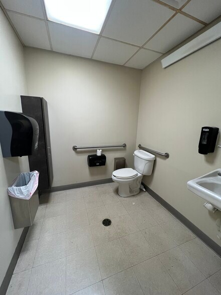 More Photos Of 435-437 Broadway, Bayonne Bank For Lease