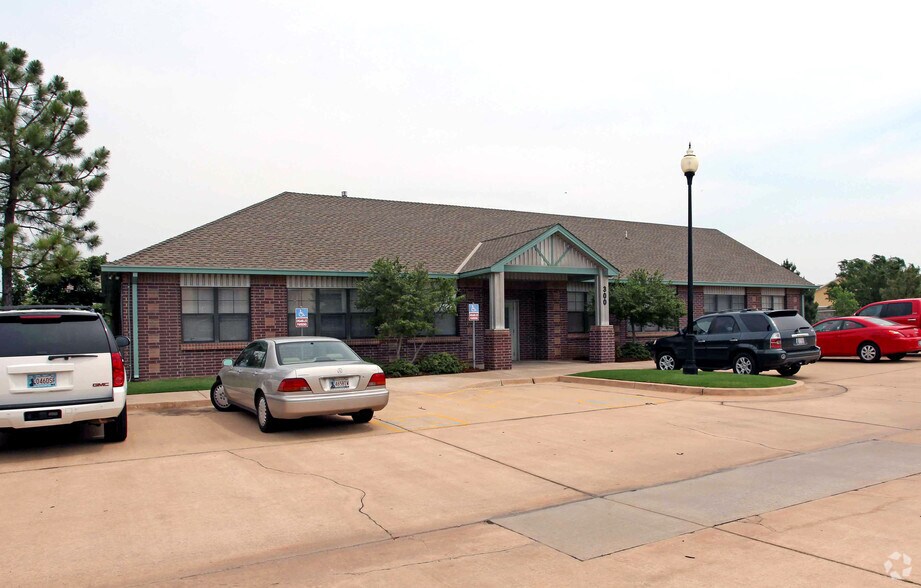 More Photos Of 416 W 15th St, Edmond Unknown For Lease