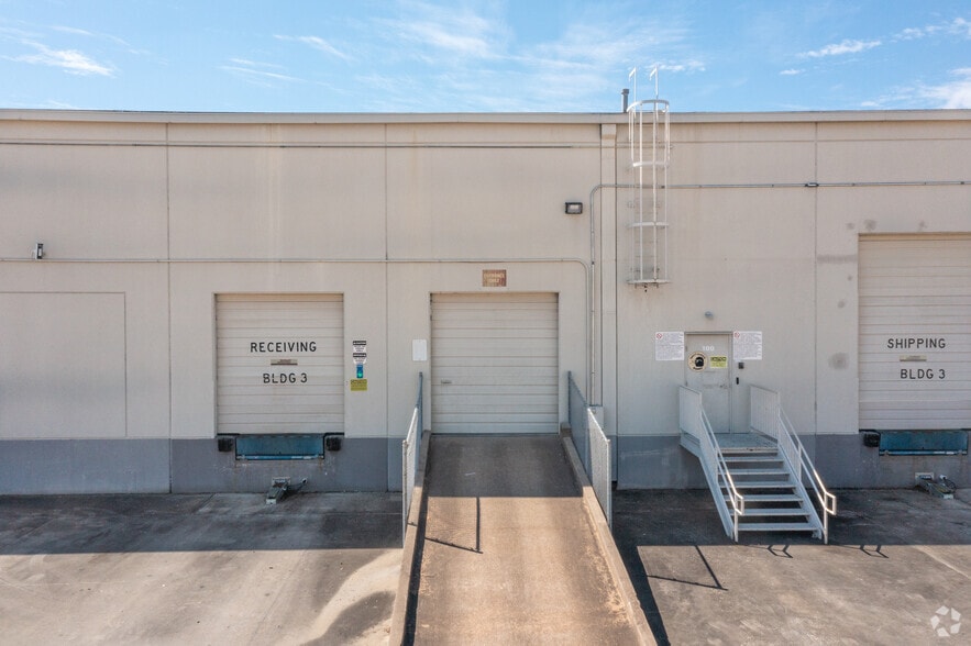 More Photos Of 11335 Clay Rd, Houston Flex For Lease