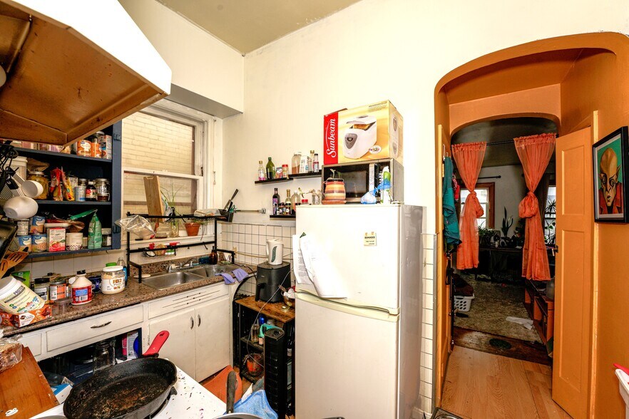 More Photos Of 2670-2678 N Holton St, Milwaukee Storefront Retail Residential For Sale