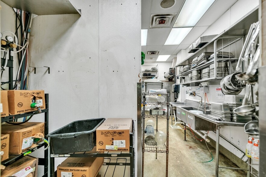 More Photos Of 1036 Volvo Pky, Chesapeake Freestanding For Sale