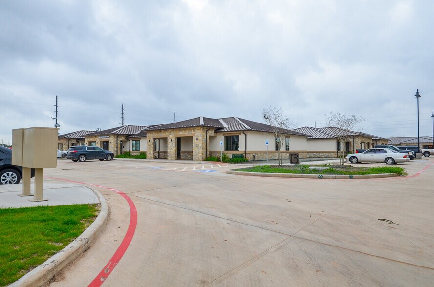 More Photos Of 800 Bonaventure Way, Sugar Land Unknown For Lease