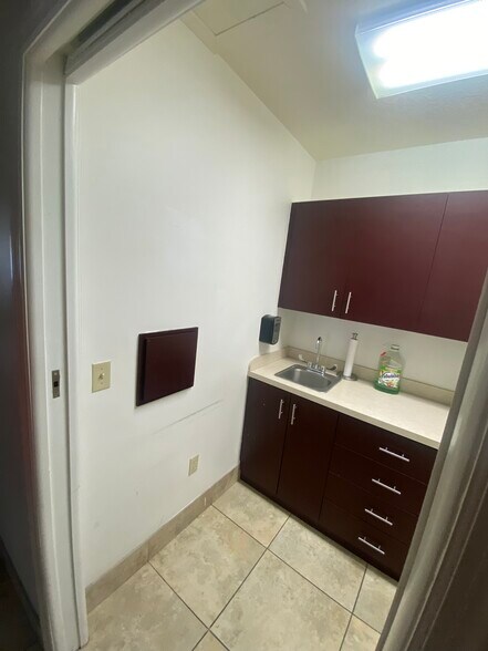 More Photos Of 3080 W Flagler St, Miami Medical For Sale