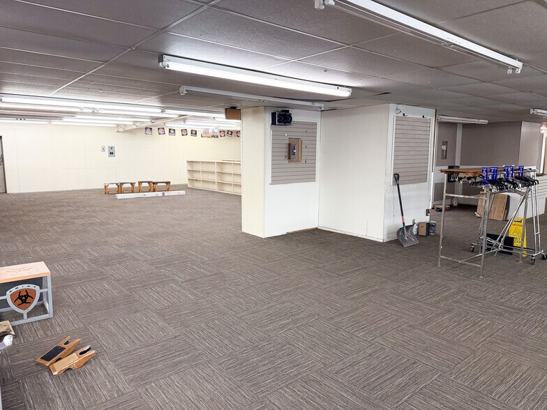 More Photos Of 6645 19th St, Lubbock Freestanding For Lease