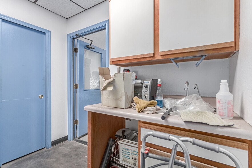 More Photos Of 6016 N 57th Ave, Glendale Warehouse For Sale