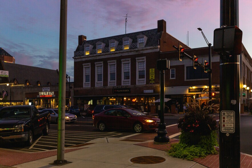 Primary Photo Of 423-425 Main St, Middletown Office For Sale