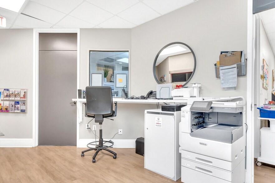 More Photos Of 1004 Dresser Ct, Raleigh Medical For Lease