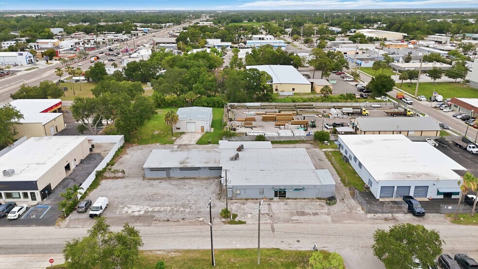 More Photos Of 2053 13th St, Sarasota Warehouse For Lease