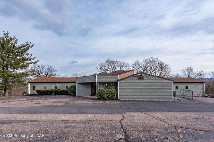 More Photos Of 104 Woodward Hill Rd, Edwardsville Office For Sale