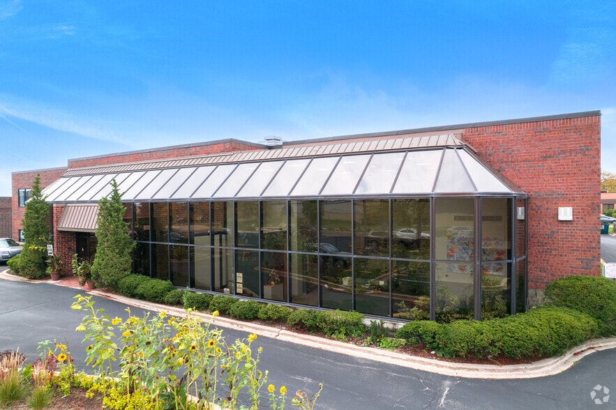 More Photos Of 3175 Commercial Ave, Northbrook Office For Lease