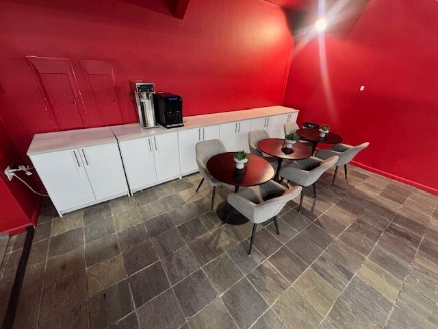 More Photos Of 5712 Southwest Fwy, Houston Auto Dealership For Lease