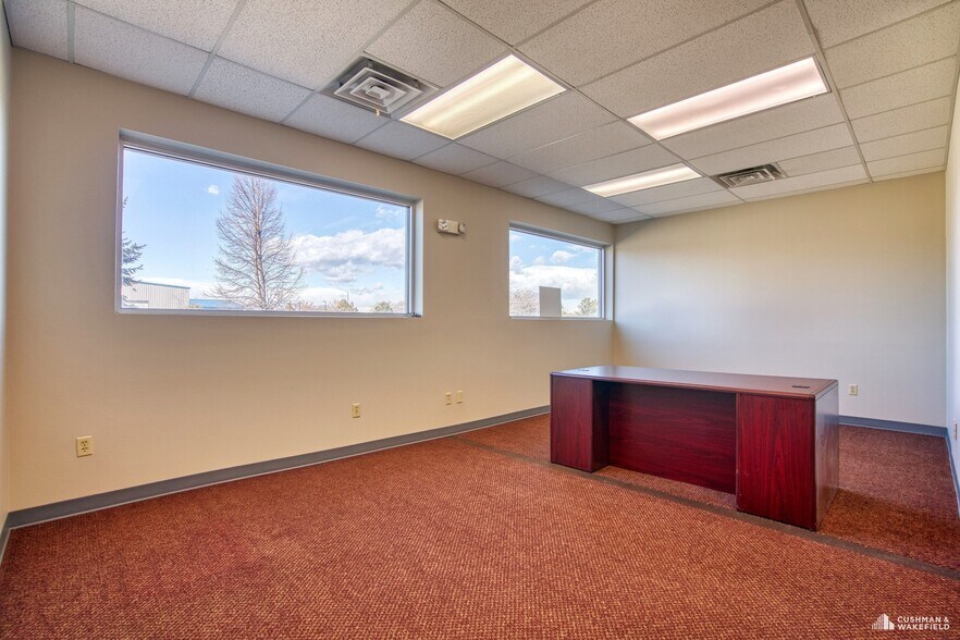 More Photos Of 1530 Vista View Dr, Longmont Warehouse For Lease