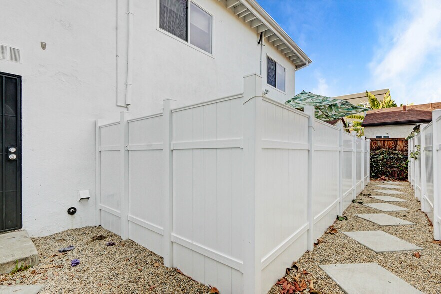More Photos Of 5642 Klump Ave, North Hollywood Apartments For Sale