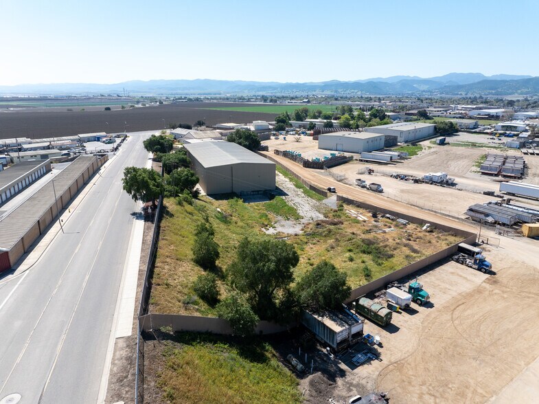 More Photos Of 151-161 Airport Rd, King City Warehouse For Lease