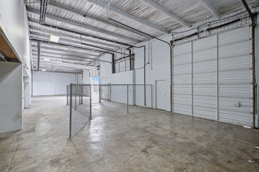 More Photos Of 2110 Mannix Dr, San Antonio Light Distribution For Lease