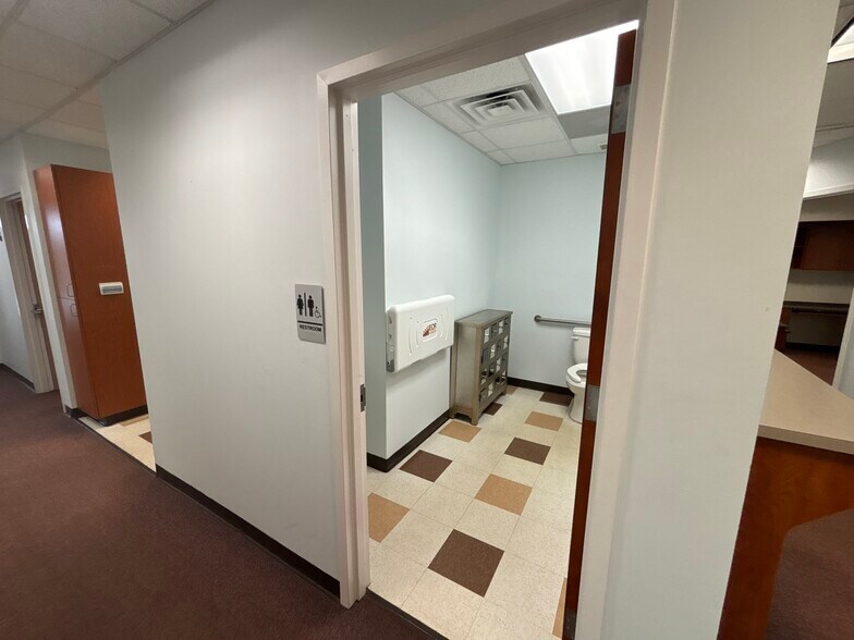 More Photos Of 2521-2537 Cowan Blvd, Fredericksburg Office For Lease