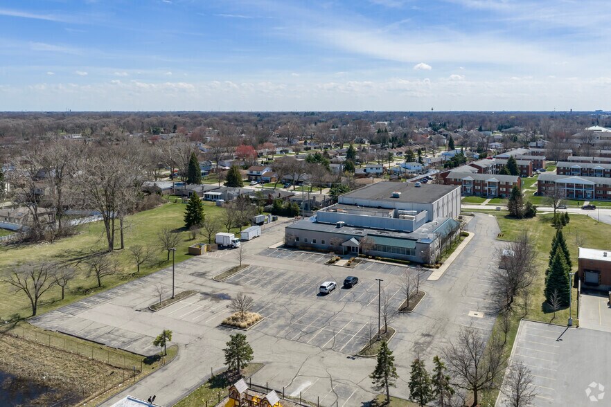 More Photos Of 8220 Irving Rd, Sterling Heights Office For Sale