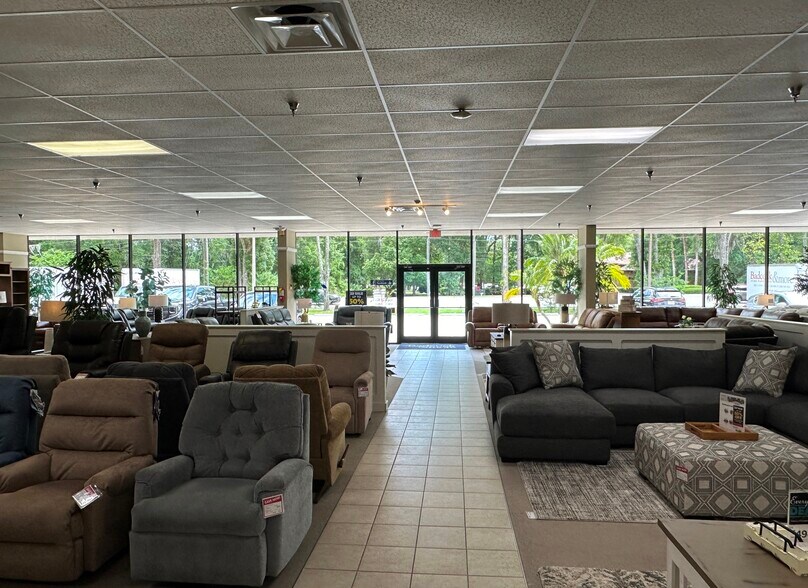 More Photos Of 1631 S State Road 15A, Deland Showroom For Sale