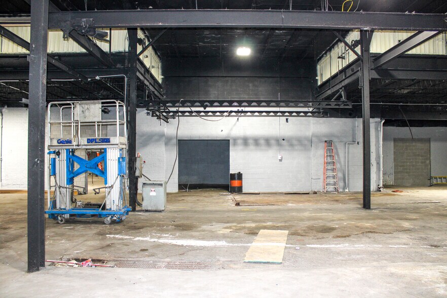 More Photos Of 5143 Bellevue St, Detroit Distribution For Sale