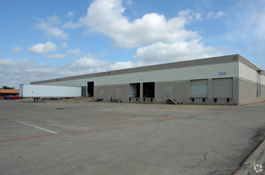 Primary Photo Of 400-420 W Mockingbird Ln, Dallas Distribution For Lease