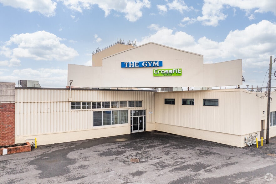 More Photos Of 122 Mill Rd, Oaks Warehouse For Lease