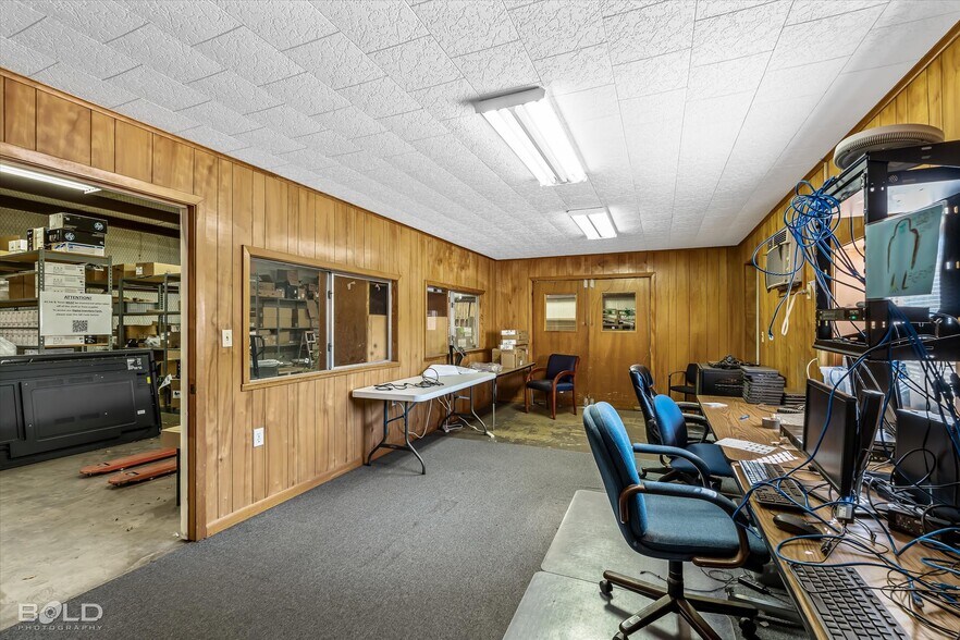 More Photos Of 523 Oxford Rd, Mansfield Office For Sale