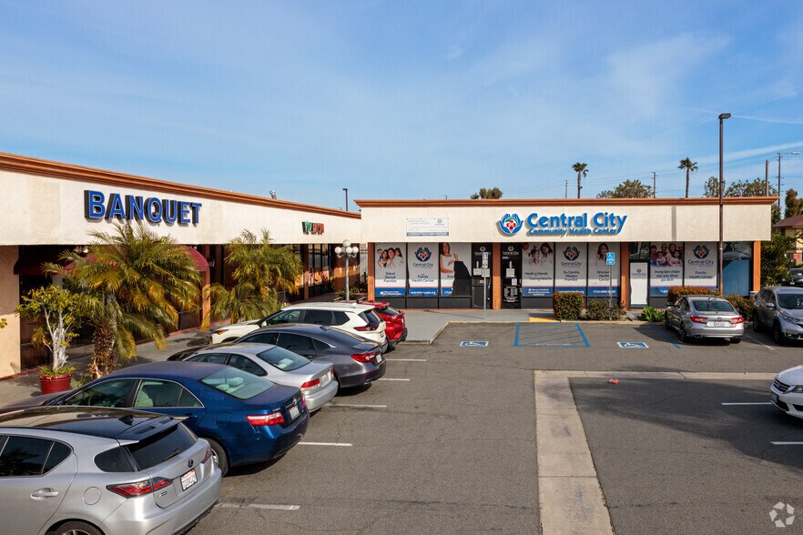 More Photos Of 12100-12116 Beach Blvd, Stanton Unknown For Lease