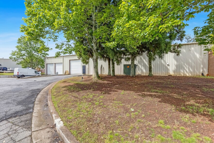 More Photos Of 2312 Centennial Cir, Gainesville Warehouse For Sale