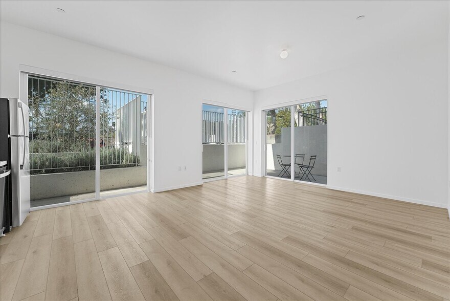 More Photos Of 636 N Juanita Ave, Los Angeles Apartments For Sale