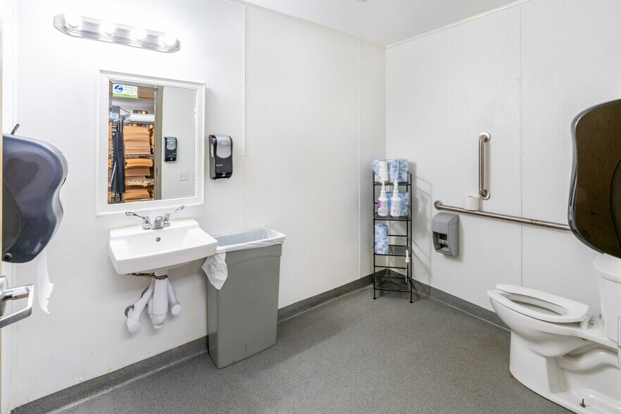 More Photos Of 711 W 8th St, Pueblo Manufacturing For Sale