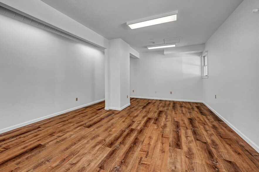 More Photos Of 14 Elm St, New Milford Office For Lease
