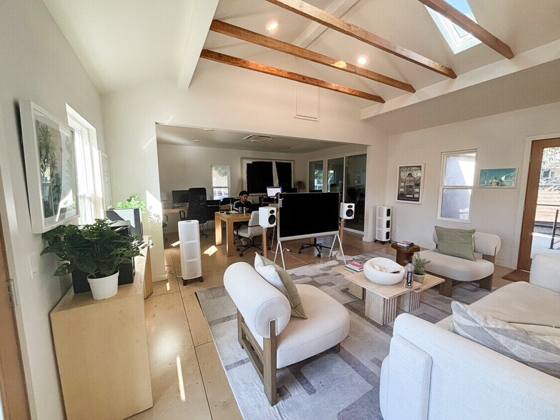 More Photos Of 3360 S Robertson Blvd, Los Angeles Loft Creative Space For Lease