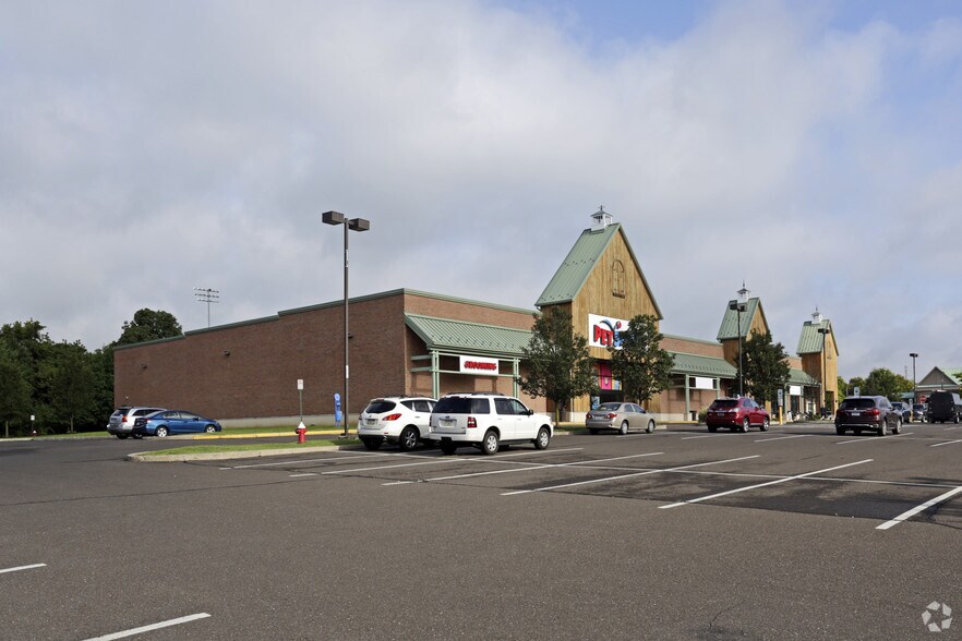 More Photos Of 2600 S Eagle Rd, Newtown Unknown For Lease