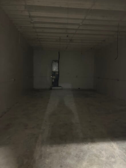 More Photos Of 398 Auburn Rd, Pontiac Warehouse For Lease