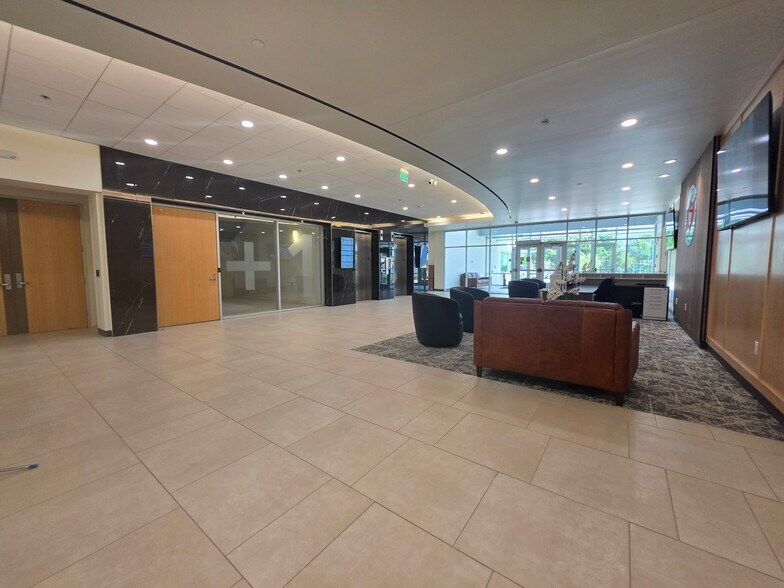 More Photos Of 3100 Quail Springs Pky, Oklahoma City Office For Lease