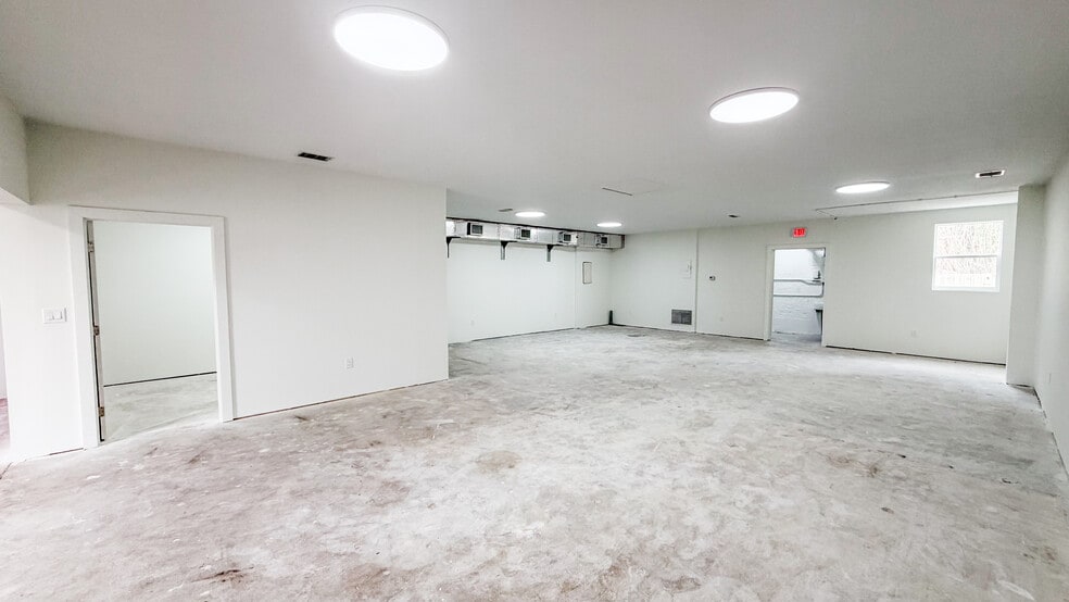 More Photos Of 2803 NW 6th St, Gainesville Freestanding For Lease