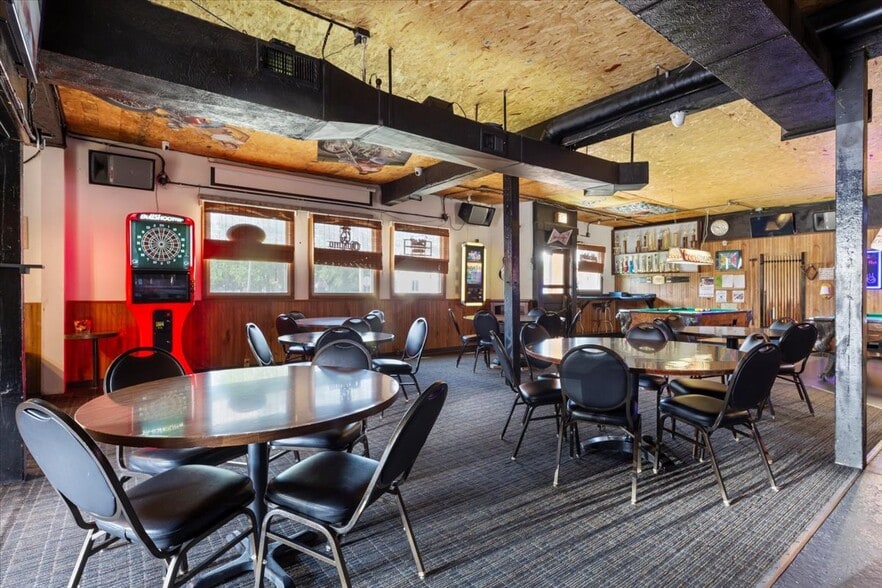 More Photos Of 626 16th Avenue, Council Bluffs General Retail For Sale