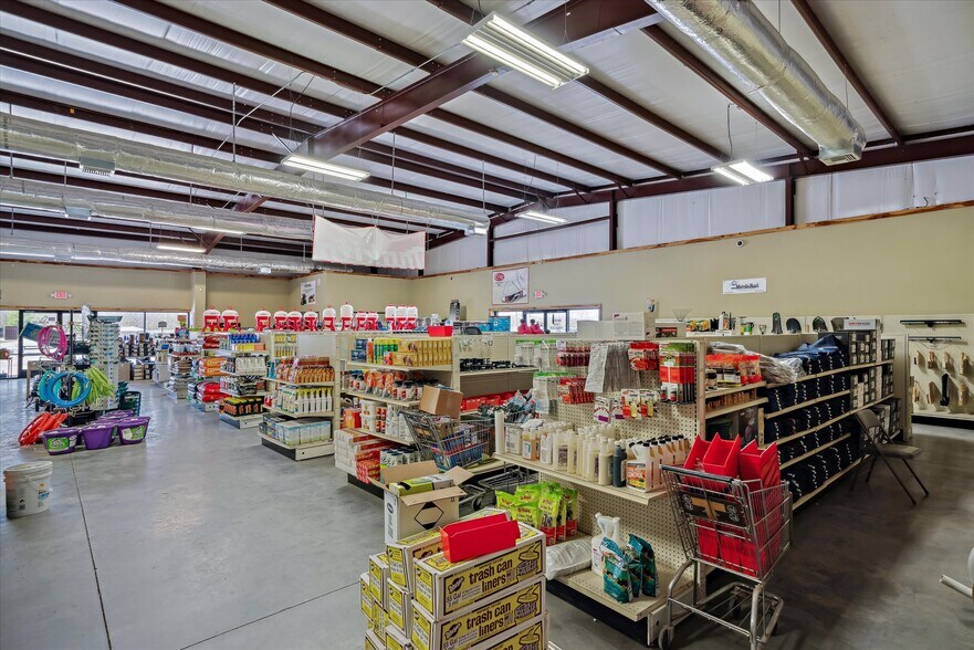 More Photos Of 150 Main St, Clarksville General Retail For Sale