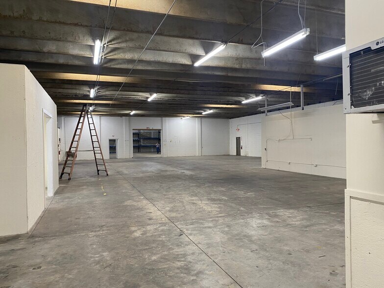 More Photos Of 3028 Mercury Rd, Jacksonville Warehouse For Lease
