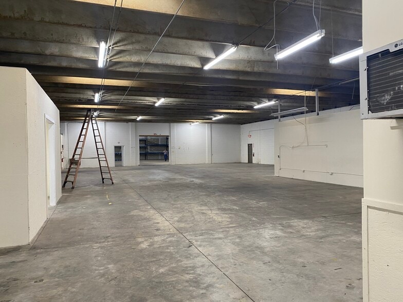 More Photos Of 3028 Mercury Rd, Jacksonville Warehouse For Lease