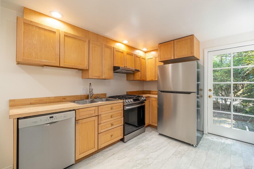 More Photos Of 14 Sentinel Ct, San Rafael Apartments For Sale