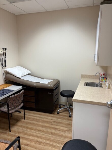 More Photos Of 1000 Newbury Rd, Thousand Oaks Medical For Lease